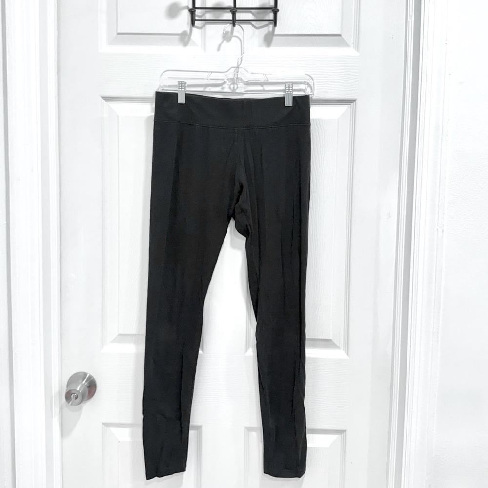 HUE Black Leggings – Size M